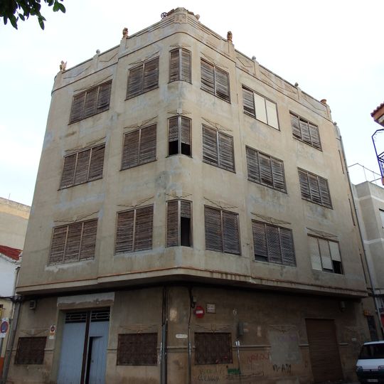 Mattress factory at Colón and Santa Trinitat streets