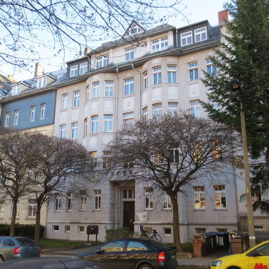 Mietshaus in geschlossener Bebauung mit Vorgarten Franz-Mehring-Straße 32