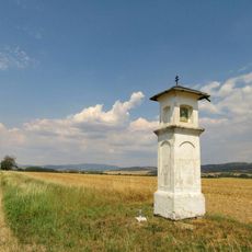 Boží muka u Dlouhé Loučky vedle silnice