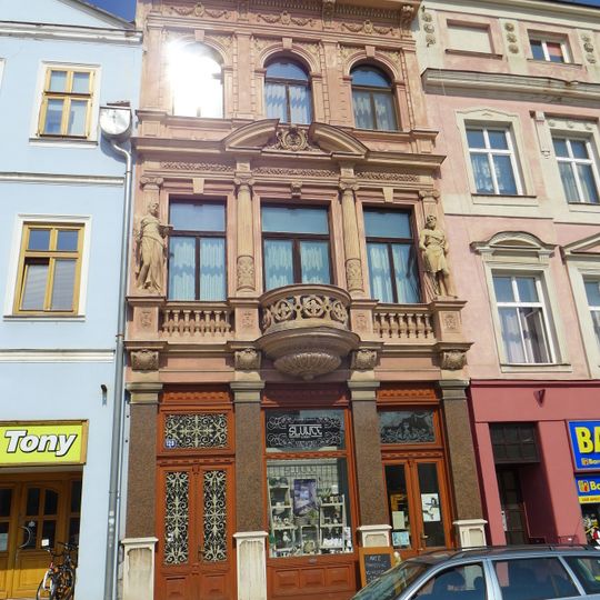 Mírové náměstí 129