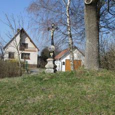 Kříž jižně od Hojovic u rozcestí