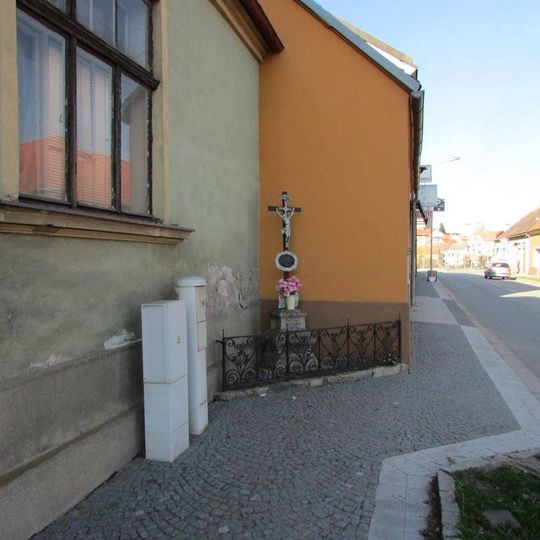 Kříž na rohu ulice 9. května a Křížové v Telči
