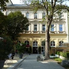 Wohn- und Geschäftshaus