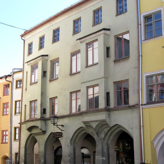 Wohn- und Geschäftshaus