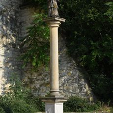 Sloup se sochou svatého Jana Nepomuckého