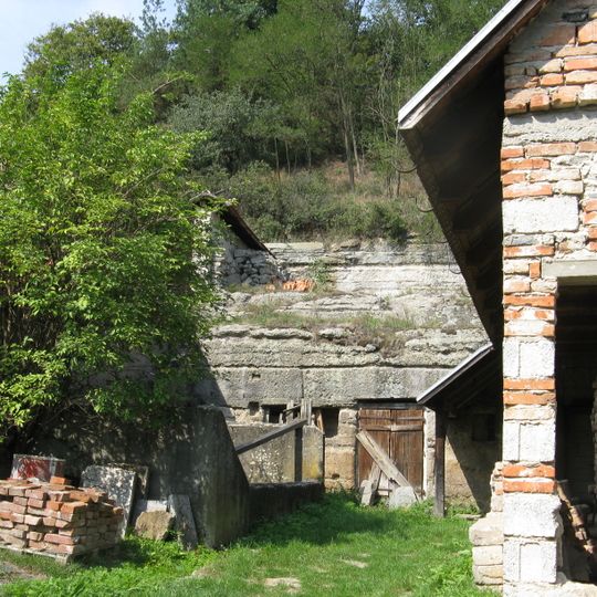 Ľudový dom a pivnica, pivnica skalná