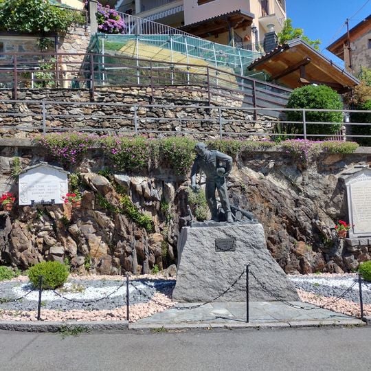 Monumento ai caduti Villa inferiore