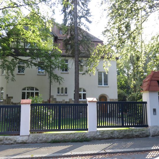 Villa mit Garten und Einfriedung Mendelejewstraße 10