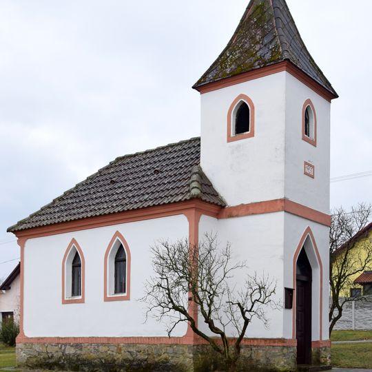 Kaple na návsi