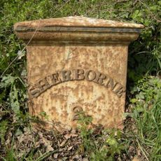 Milepost, S of A3030 jct.