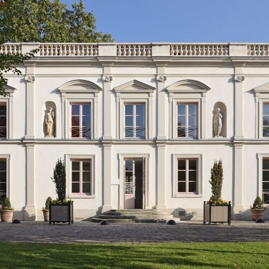 Hôtel, 98, avenue Pierre-Brossolette