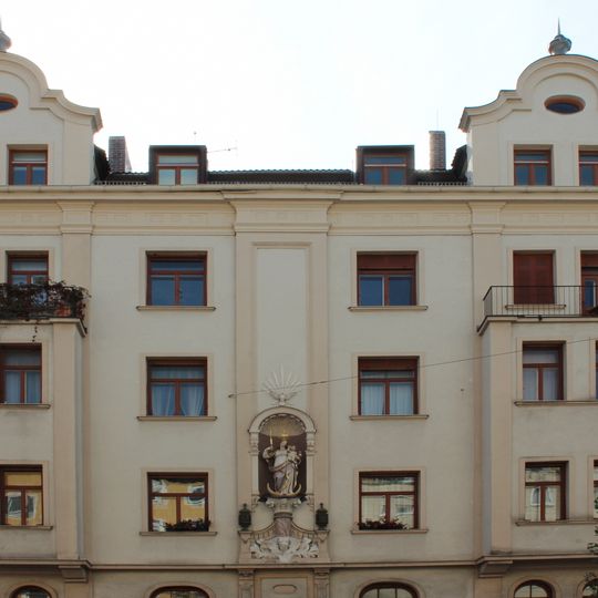 Albert-Roßhaupter-Straße 1