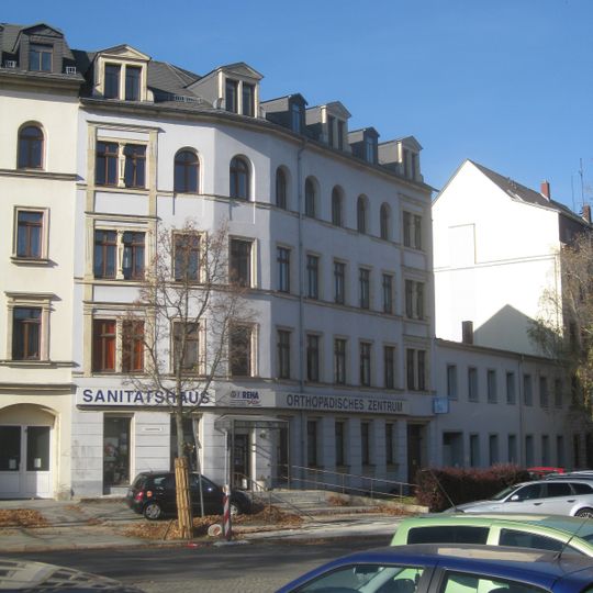 Mietshaus in geschlossener Bebauung mit Vorgarten Josephinenstraße 1
