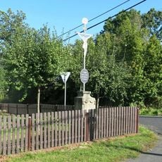 Kříž na rohu ulic Truhlářská a Vrchlického ve Varnsdorfu