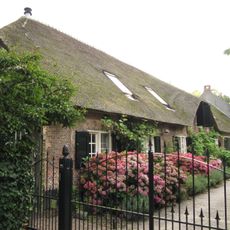 Boerderij: woonhuis, opkamer, stal