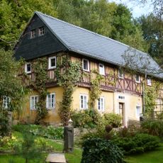 Zweiseithof mit Wohnstallhaus (Umgebinde) und Scheune Pirnaer Straße 85