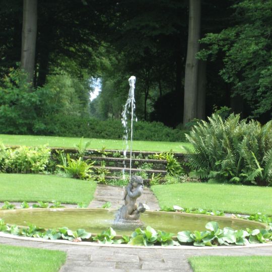 De Wiersse: fonteintje in een rond bassin