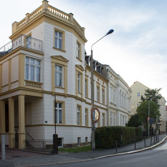 Wohnhaus, nach links freistehend, mit Vorgarten Schützenstraße 13