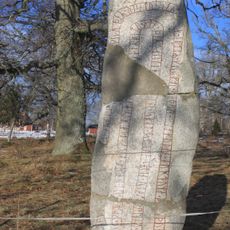 Upplands runinskrifter 512