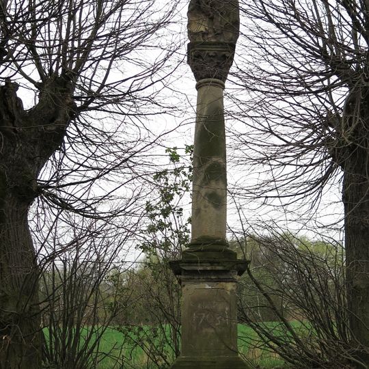 Sloup se sochou Panny Marie