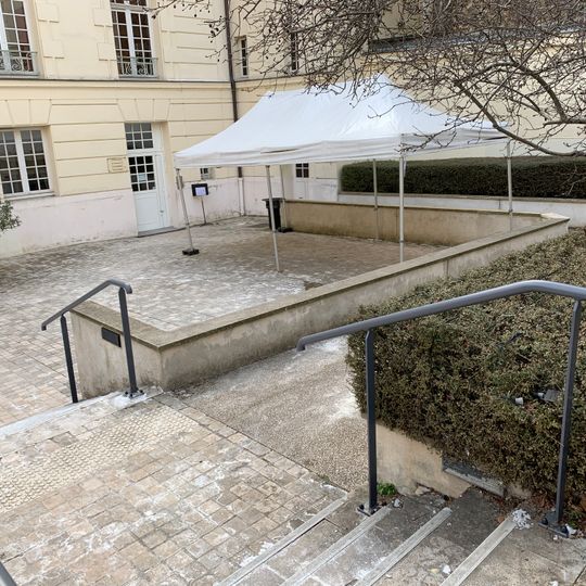 Parvis Roger-Belbéoch