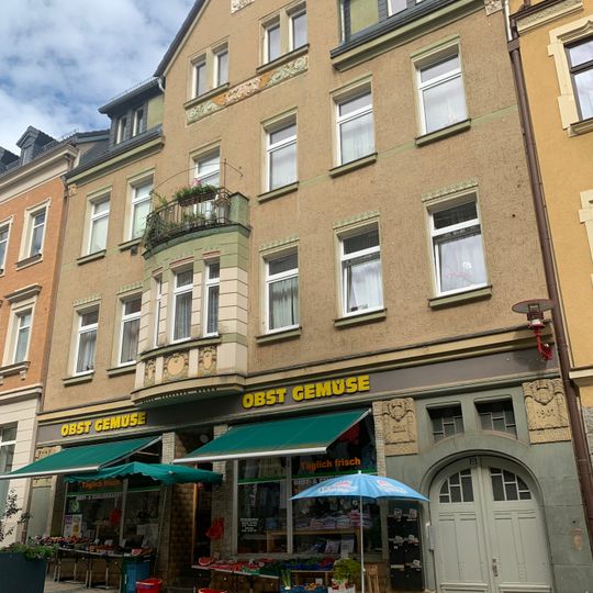 Mietshaus in geschlossener Bebauung Weinkellerstraße 25