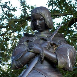 Statues In Evergreen Oak Grove, Cliveden