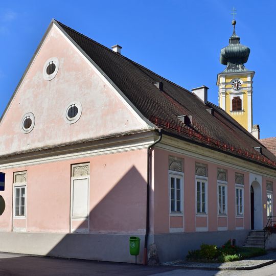 Wohnhaus und Wirtschaftsgebäude