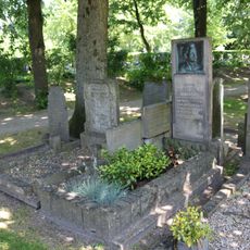 Grave monument for Jan Hoogerwerf († 1931) and his wife Gerritje Hoogerwerf-Maat (†1963)