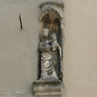 Niche d'angle avec Vierge à l'Enfant, rond-point des Arènes
