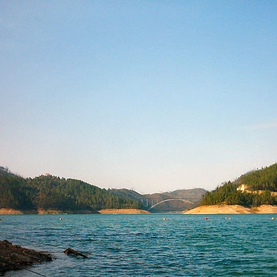 Zêzere River