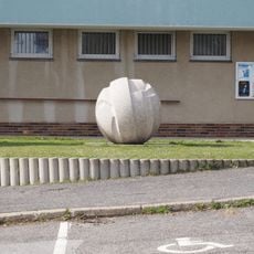 Kamenná plastika v ulici U Kostela v Mšeně nad Nisou