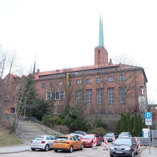 Zespół kościoła parafialnego pw. św. Antoniego i klasztoru franciszkanów, Kornela Ujejskiego 40 w Gdyni