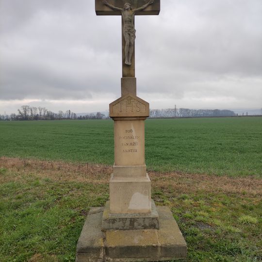 Cross in Hlušovice on the northern edge of the village