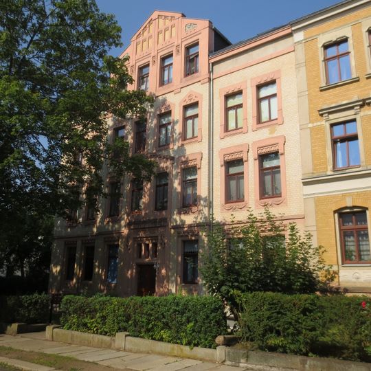 Mietshaus in halboffener Bebauung mit Vorgarten Terrassenstraße 9