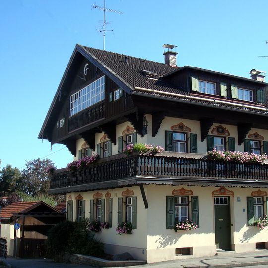 Wohn- und Geschäftshaus