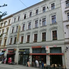 Wohn- und Geschäftshaus in geschlossener Bebauung Berliner Straße 2