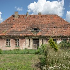 Plebania, ob. szkoła (nr 18)