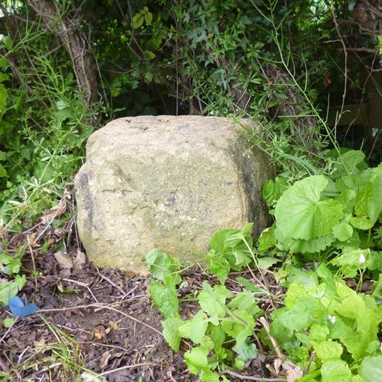 Milestone, Iron Cross, opp "The Old Brick Cottage"