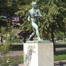 Paavo Nurmi statue