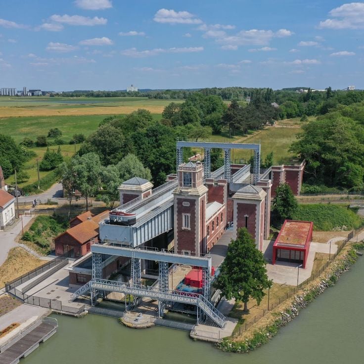 Fontinettes boat lift