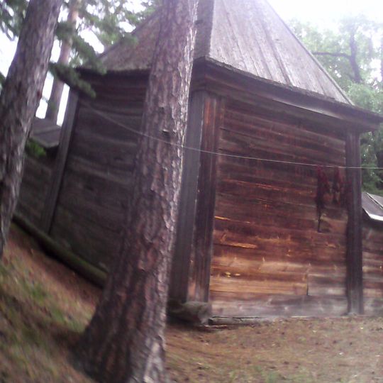 Башня с фрагментом ограды