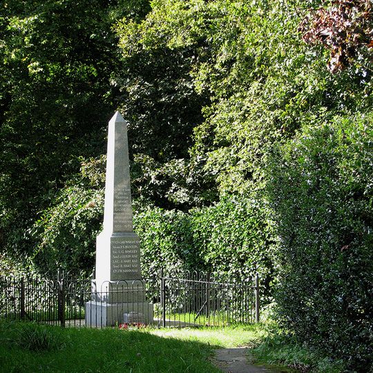 Gaddesby war memorial and associated railings