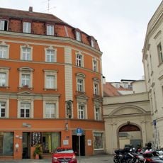 Wohn- und Geschäftshaus, ehemaliger Domkanonikerhof