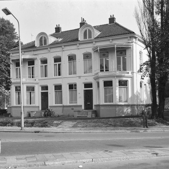 Kennemerplein 11, Haarlem