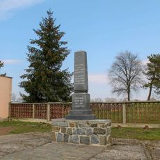 Pomník padlým v Mořicích u hasičské zbrojnice