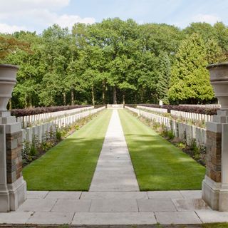 Schoonselhof Cemetery, Commonwealth Plots