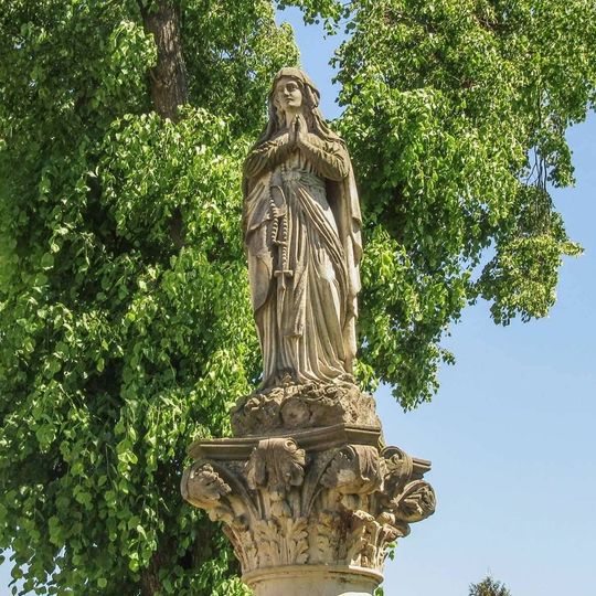 Socha Panny Marie v Drahlově na návsi