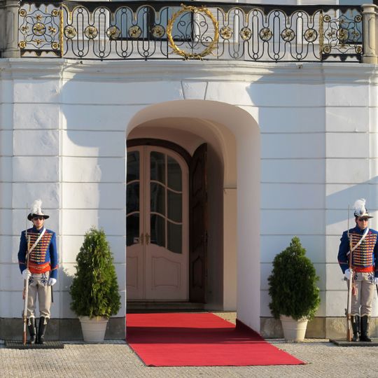 Grassalkovichov palác, tabuľa pamätná