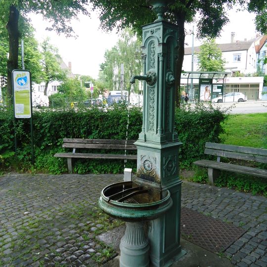 Brunnen am Bourges-Platz